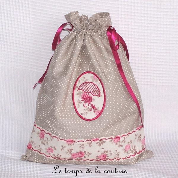 Sac pochon lingerie - beige, écru et rose avec médaillon brodé - Fait main.