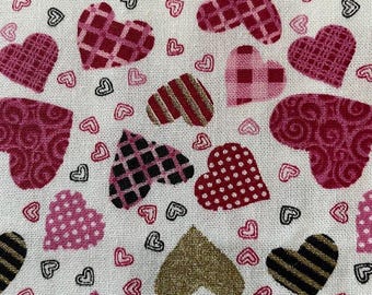 Des coeurs pour la Saint-Valentin ! Tissu en coton coeurs scintillants dorés