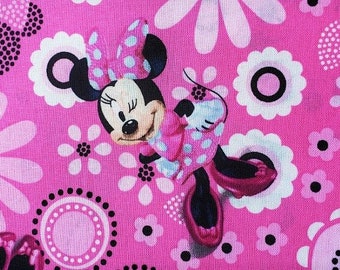 Tissu 100 % coton Minnie Allover by Disney Rose vif et noir