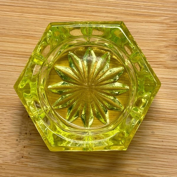 Lovely Vaseline Glass hexagon-shaped salt cellar - excellent condition