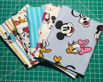 Lot de gros quartiers DISNEY. 18 x 21 po Minnie, Daisy, Donald et Dingo