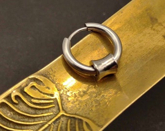 Aro de acero inoxidable, pendiente individual para hombre, pendiente de aro moderno, pendiente pequeño tipo huggie para hombre y mujer, joyería hippie, pendiente bohemio tribal.
