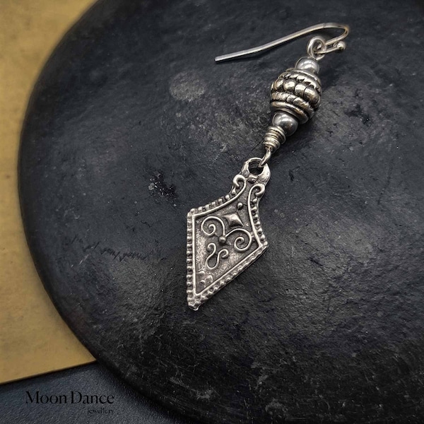 Silver metal tribal mono earring, single earring,  long earring, dangle earring, boho earring, earring for men,mens dangle earring, unisex