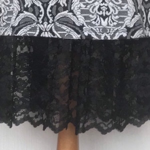 Lace skirt top extender black