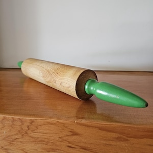 Mattarello in legno vintage: stile fattoria, manici verdi, 18&#39;&#39;