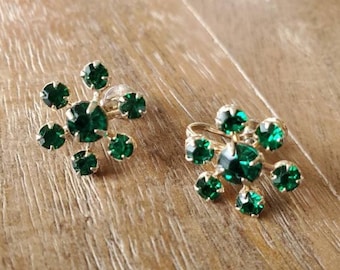 Pendientes vintage de flor de cristal verde de los años 60 con cierre de rosca. Ubicados en Canadá.