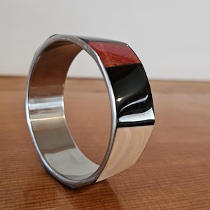 Vintage Mother of Pearl Cuff Bracelet: Multicolor Abalone & Onyx, Size 6-1/2Located in Canada