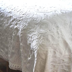 Vintage Queen Matelasse Bedspread: Crown Craft White Cotton Jacquard