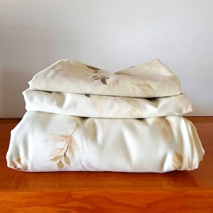 Vintage Floral Double Bedding Set: Beige Brown Retro Sheet & Pillowcases