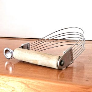 Vintage Pastry Blender - Farmhouse Kitchen - Pastry Lover - Antique Kitchen Gadgets - Rustic Wooden Handle Pastry Blender