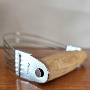 Vintage Pastry Blender - Farmhouse Kitchen - Pastry Lover - Antique Kitchen Gadgets - Rustic Wooden Handle Pastry Blender