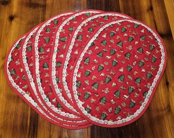 Quilted Christmas Placemats (Set of 6): Red Holiday Table Decor