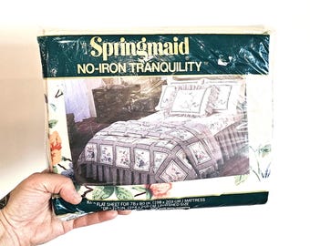 Sábana plana vintage Springmaid Tranquility King sin planchado: ropa de cama floral de los años 80. Ubicada en Canadá.