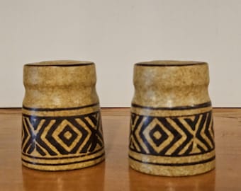 Saleros y pimenteros de cerámica de mediados de siglo de Vintage Pottery Craft USA - Ubicados en Canadá