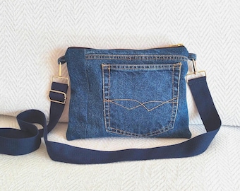 Bolso bandolera de mezclilla reciclada, bolso de jeans reutilizado, bolso bandolera esencial hecho a mano