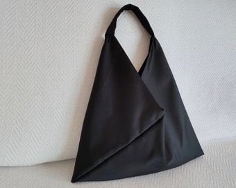 Schwarze Satin Tasche, Origami Dreieck Tasche, Minimalistische total schwarze Geldbörse, Satin schwarze Abendtasche, Minimale Umhängetasche