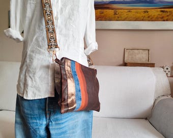 Sac à bandoulière en jean recyclé, sac à main en tissu enduit marron, bandoulière jacquard