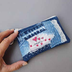 Bolsita de mezclilla Boro Sashiko hecha a mano, monedero con cremallera de jeans reciclados, neceser pequeño, monedero, mini cartera.