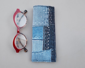 Estuche para gafas de mezclilla reciclada, funda para gafas hecha a mano con costuras Sashiko, patchwork Boro, regalo ecológico