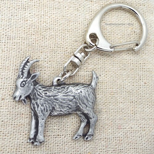 Billy Goat Pewter Pushgate Keyring in a Grey Burlap Pouch