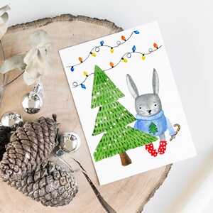 Tarjeta imprimible de conejito y árbol de navidad. Ilustración de acuarela. Tarjeta DIY. Descarga instantánea
