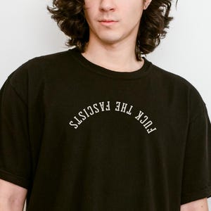 Camiseta antifascista al revés, camiseta con mensaje político, camiseta con letras al revés, camisetas anti-Trump, manga larga o corta, ropa activista