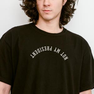 Camiseta "No es mi presidente al revés", sutil camiseta política anti-Trump, camiseta con letras al revés 8647, Comfort Colors® tallas S a 4XL