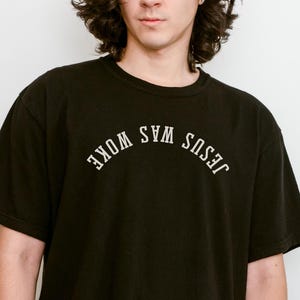 Camiseta "Jesús era despierto", camiseta "Jesús era despierto al revés", camiseta gráfica moderna con letras al revés, Comfort Colors® tallas S a 4XL