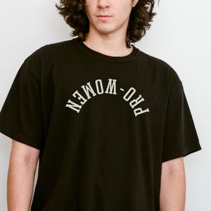 Camiseta feminista Pro Women, camiseta por los derechos de las mujeres, camiseta política sutil con letras invertidas, mercancía política de moda, colores cómodos®, tallas S a 4XL