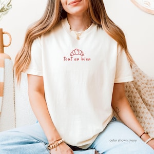 Camiseta Tout Va Bien Croissant, Camiseta gráfica para amantes de la gastronomía francesa - Comfort Colors® Unisex S a 4XL