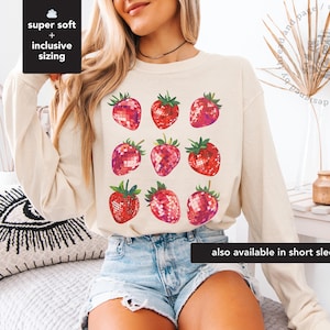 Koszula truskawkowa, słodka, elegancka koszula owocowa na lato, modna koszulka truskawkowa, koszulka z grafiką Coquette Strawberries, Comfort Colors® od S do 4XL