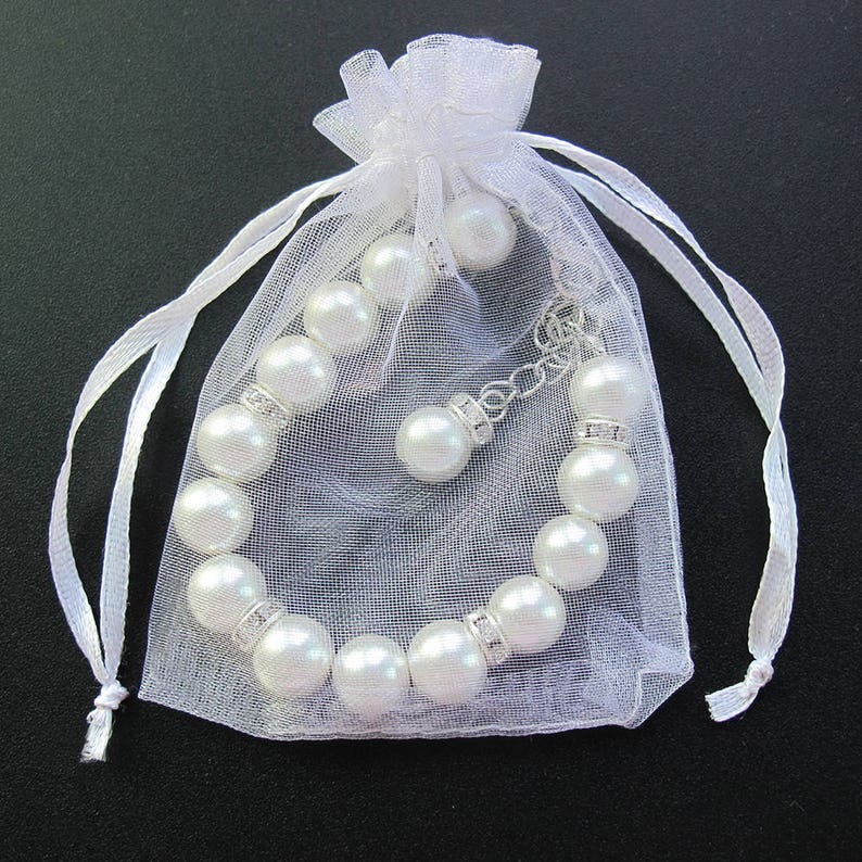 A classic Bridesmaid Gift Ideas bridal Shower Wedding party Favor Thank You Gift 4PCS White glass pearl bracelets
