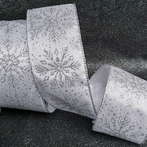 2,5 "breite Drahtkante Wired Satinband Silber Glitter Schneeflocke Weihnachten Vintage Bögen Trim Floral Baumkranz UK Verkäufer