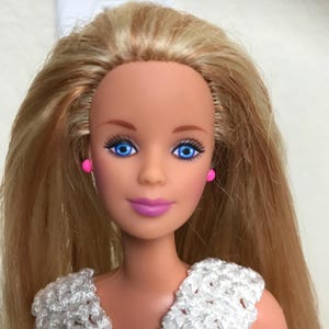 Barbie de Mattel de 1991, cabello rubio de dos tonos, ojos azules, cuerpo giratorio de 1966, rodillas dobladas