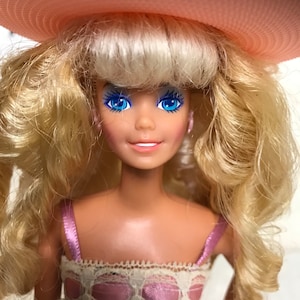 Barbie Twist N Turn de Mattel de 1976, cabello rubio de dos tonos, ojos azules, rodillas dobladas, cuerpo de 1966
