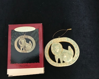 1994 Hallmark Keepsake Ornament "Time of Peace"