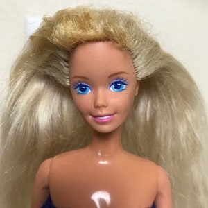 1966 Mattel Twist & Turn Barbie rodillas doblables pelo rubio platino vestido hecho a mano