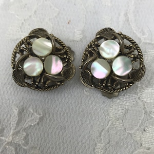 Vintage Mother of Pearl Clip On Earrings 7/8&quot; in Diameter