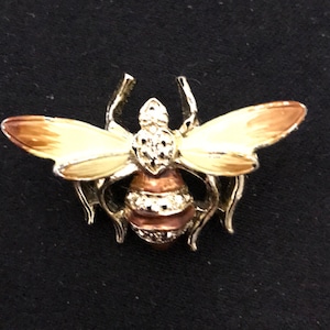 Tiny Wonder Honey Bee Pin Brooch 7/8&quot; x 1.5&quot;