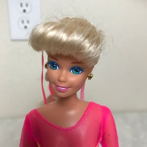 Mattel 1993 Barbie Gymnast 11 1/2" Doll Blue Green Eyes Elbows Knees Bend