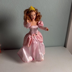 1999 Mattel Barbie as Glinda the Good Witch Wizard of Oz