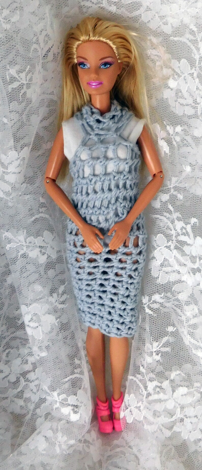 barbie bending knees