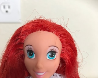 Disfraz de Ariel de La Sirenita de Disney de Mattel de 1995, con rodillas dobladas, hecho a mano, de 11,25"