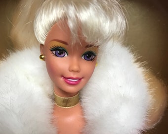 Barbie Avon Winter Rhapsody, Blonde, édition 1996, NRFB, Collection Mattel