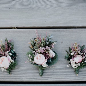 JADIDA buttonhole | Peach, blush and violet groomsmen buttonhole with preserved eucalyptus / Groom wedding boutonniere / Men&#39;s boho corsage