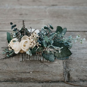 INTILAKA | Greenery white ivory floral comb / Bridal piece for a boho wedding / Flower hair vine for a bride