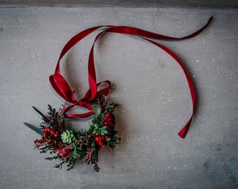 ROSE | Red floral burgundy bracelet for brides and bridesmaids for a boho wedding / Flower bridal handband with preserved artificial plants