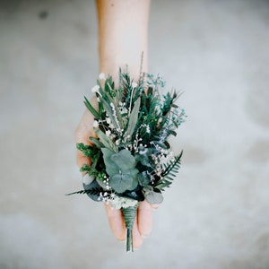 BRITTON standard buttonhole | Green/white/ivory tones grooms boutonniere / Groomsmen minimal wedding Men boho corsage for weddings