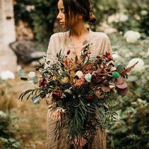 Ramo SHERIDIN / Verde oscuro, burdeos, azul oscuro, óxido/marrones, tonos crema / Ramo de novia minimalista con flores boho / Boda bohemia