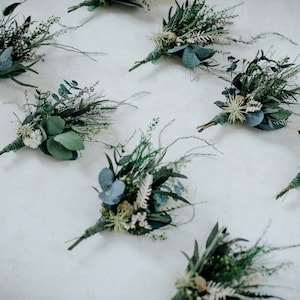 BRITTON small buttonhole | Green/light blue/white/ivory tones grooms boutonniere / Groomsmen minimal wedding Men boho corsage for weddings
